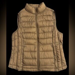 Love Tree Women’s Ultra Light Packable Puffer Vest – Size Large – Caramel Color